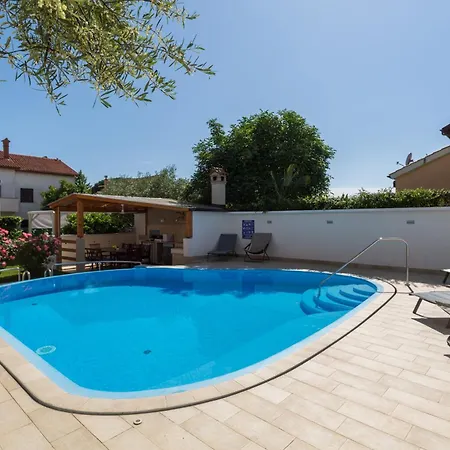 Family-friendly With Swimming Pool Novigrad - 11242 *