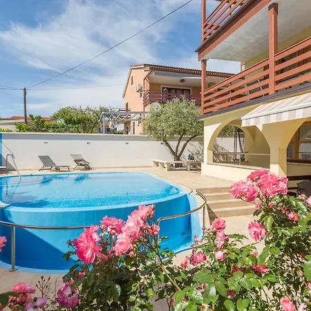 Family-friendly With Swimming Pool Novigrad - 11242 Appartement