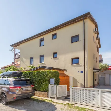 Family-friendly With Swimming Pool Novigrad - 11242 *