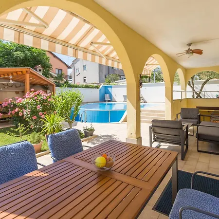 Διαμέρισμα Family-friendly With Swimming Pool Novigrad - 11242 *
