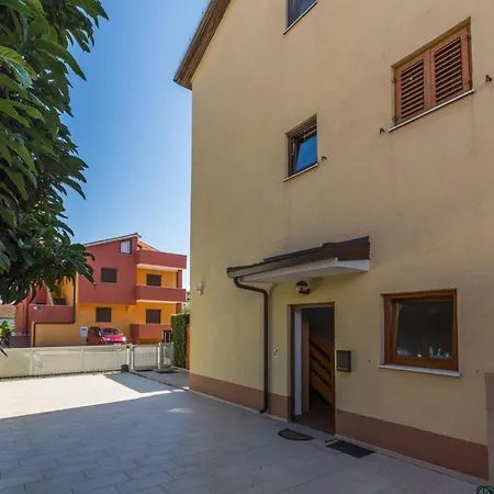Family-friendly With Swimming Pool Novigrad - 11242 Novigrad Istria
