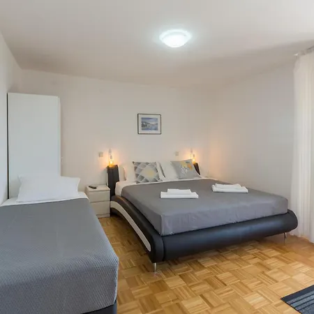 Family-friendly With Swimming Pool Novigrad - 11242