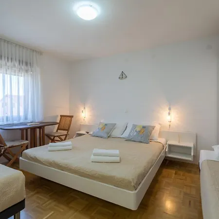Διαμέρισμα Family-friendly With Swimming Pool Novigrad - 11242 *