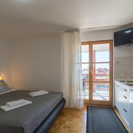 Family-friendly With Swimming Pool Novigrad - 11242 Διαμέρισμα *