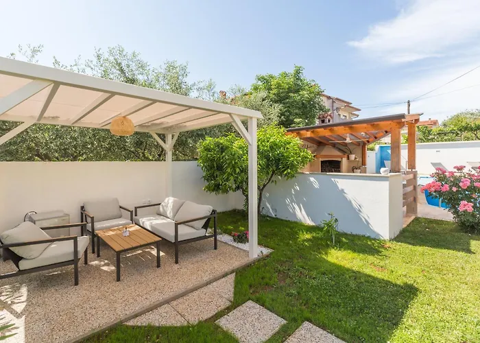 Family-friendly With Swimming Pool Novigrad - 11242
